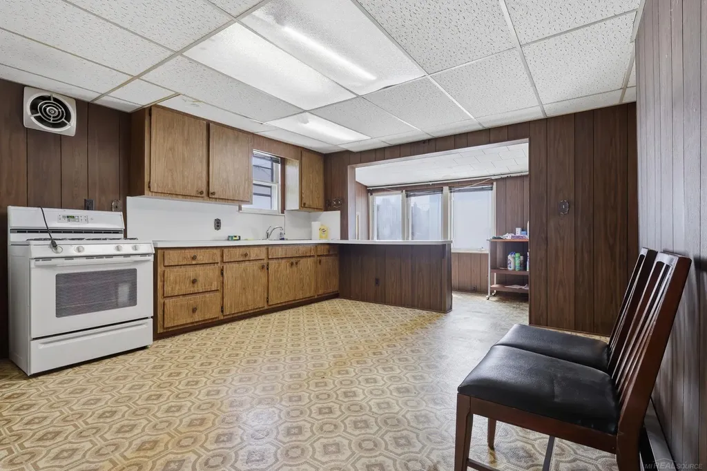26800 Koerber Street St. Clair Shores City MI 48081