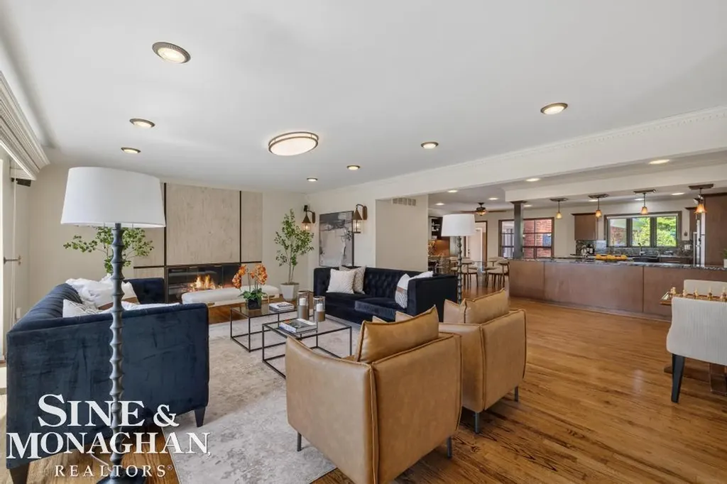 529 Lake Shore Road Village Of Grosse Pointe Shores City MI 48236