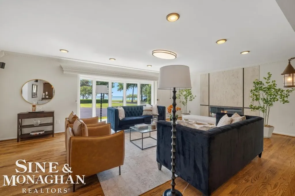 529 Lake Shore Road Village Of Grosse Pointe Shores City MI 48236