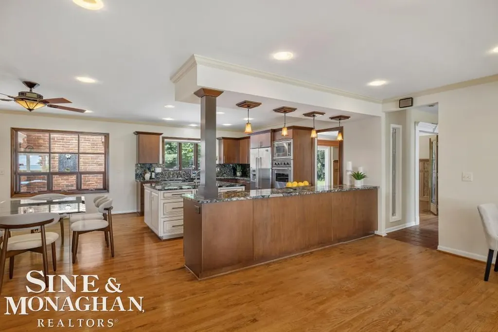 529 Lake Shore Road Village Of Grosse Pointe Shores City MI 48236