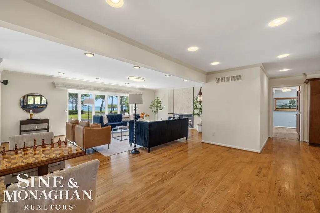 529 Lake Shore Road Village Of Grosse Pointe Shores City MI 48236