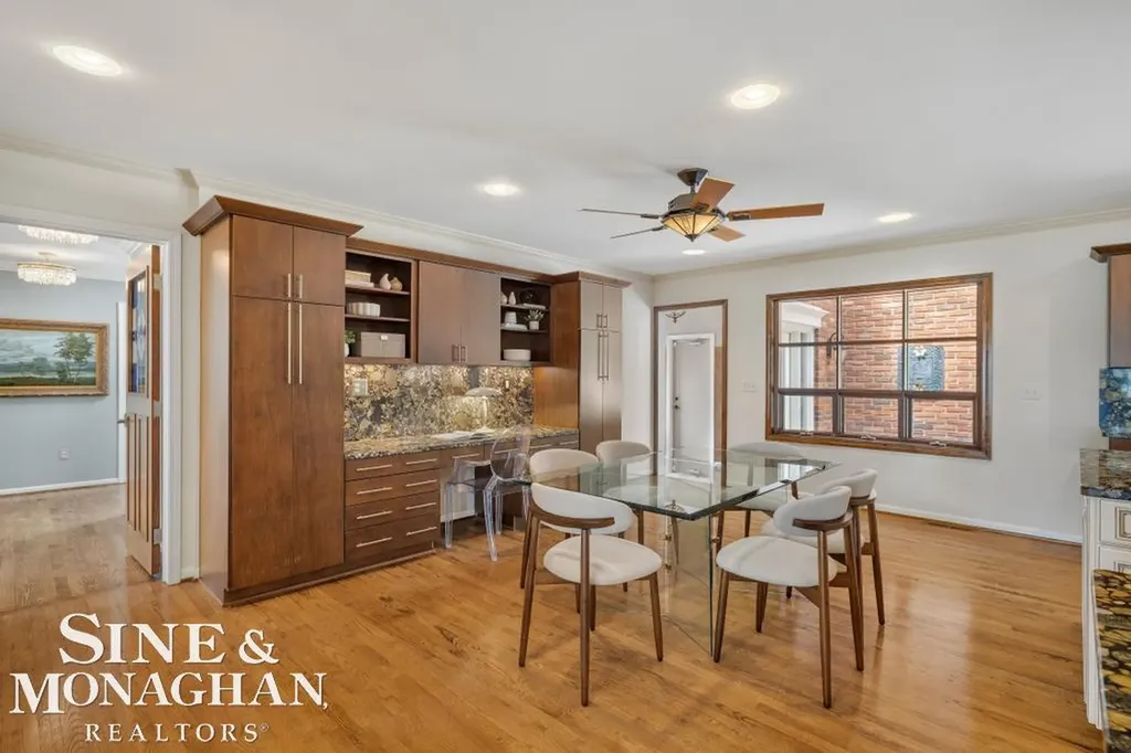 529 Lake Shore Road Village Of Grosse Pointe Shores City MI 48236