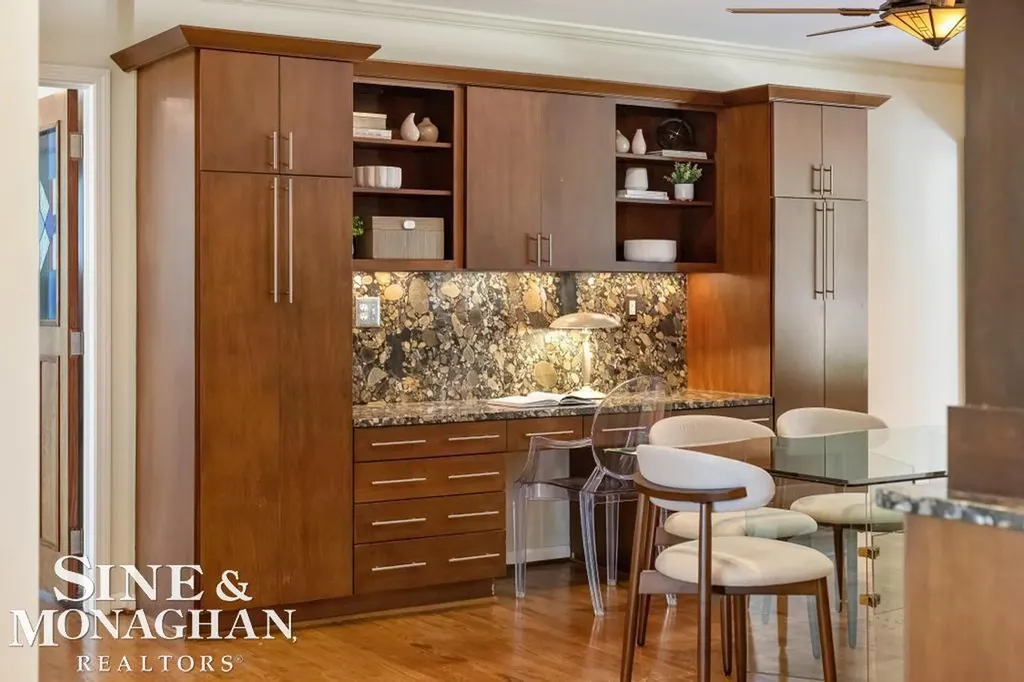 529 Lake Shore Road Village Of Grosse Pointe Shores City MI 48236