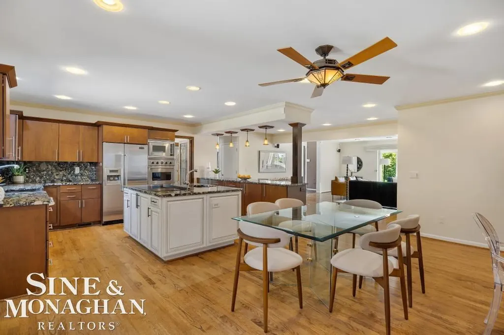 529 Lake Shore Road Village Of Grosse Pointe Shores City MI 48236