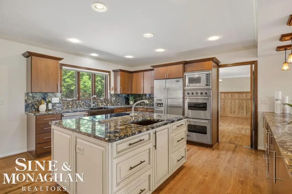 529 Lake Shore Road Village Of Grosse Pointe Shores City MI 48236