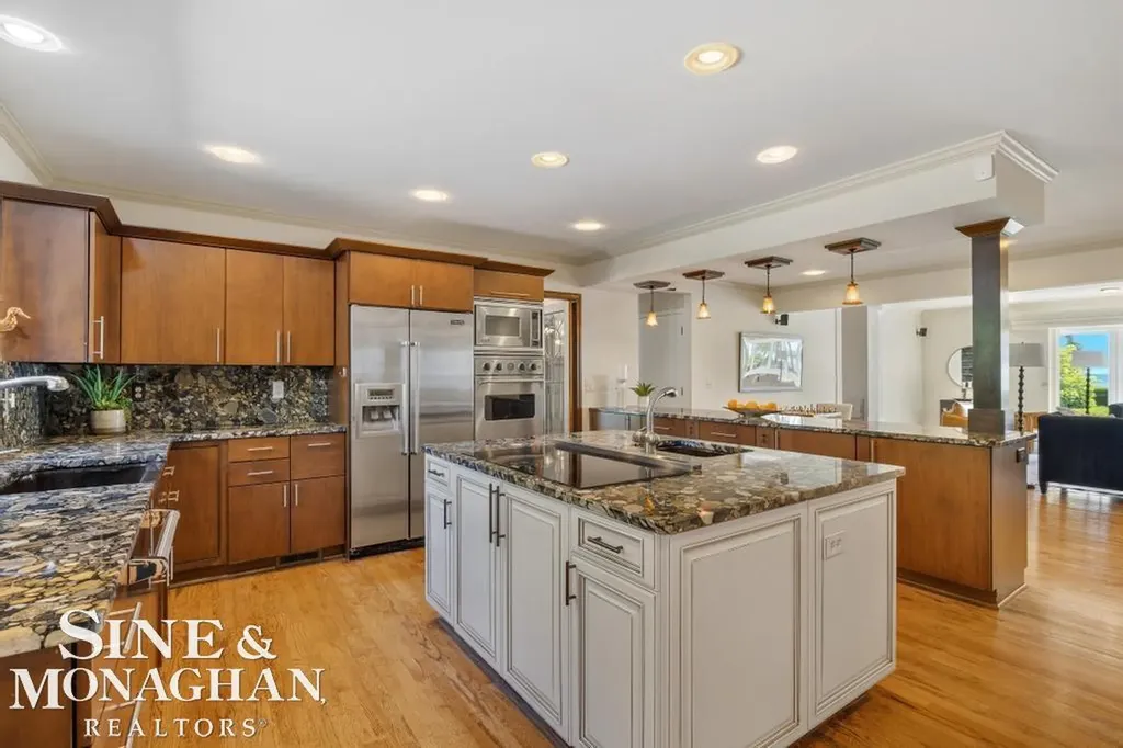529 Lake Shore Road Village Of Grosse Pointe Shores City MI 48236