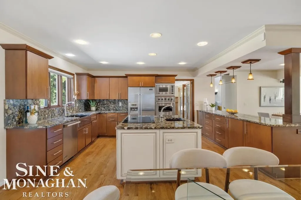 529 Lake Shore Road Village Of Grosse Pointe Shores City MI 48236