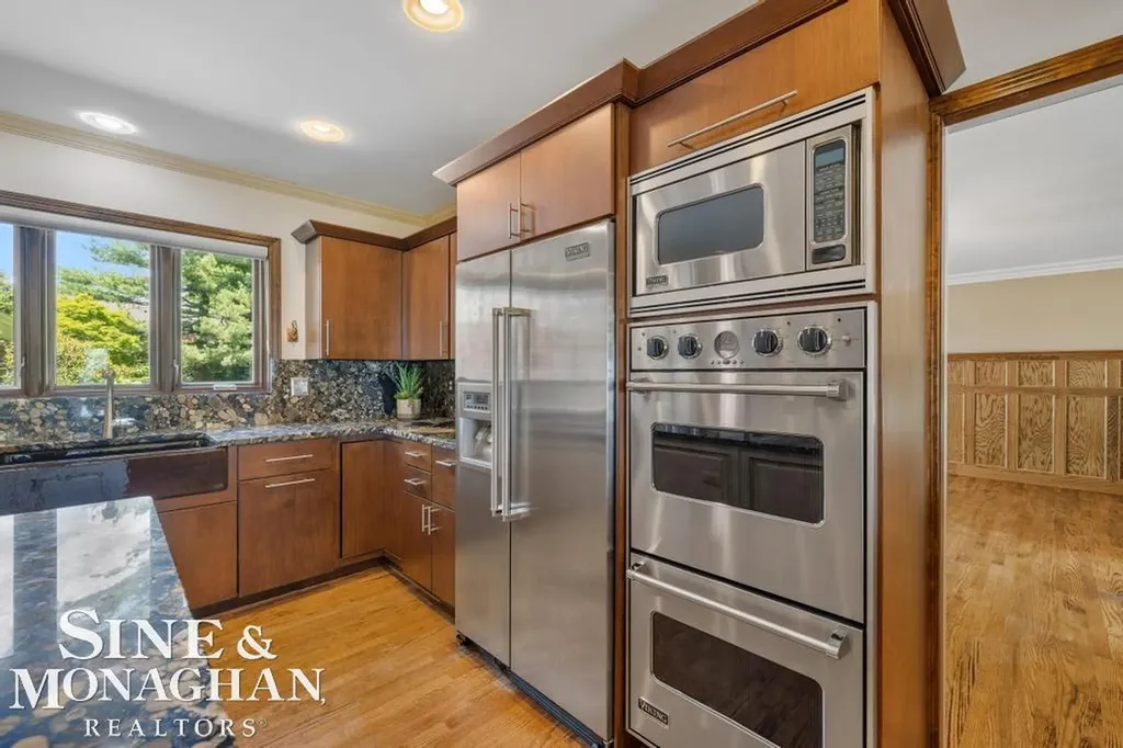 529 Lake Shore Road Village Of Grosse Pointe Shores City MI 48236