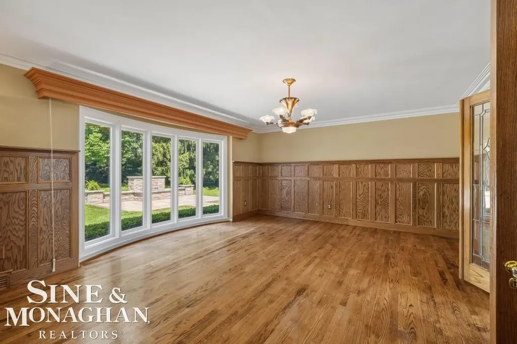 529 Lake Shore Road Village Of Grosse Pointe Shores City MI 48236