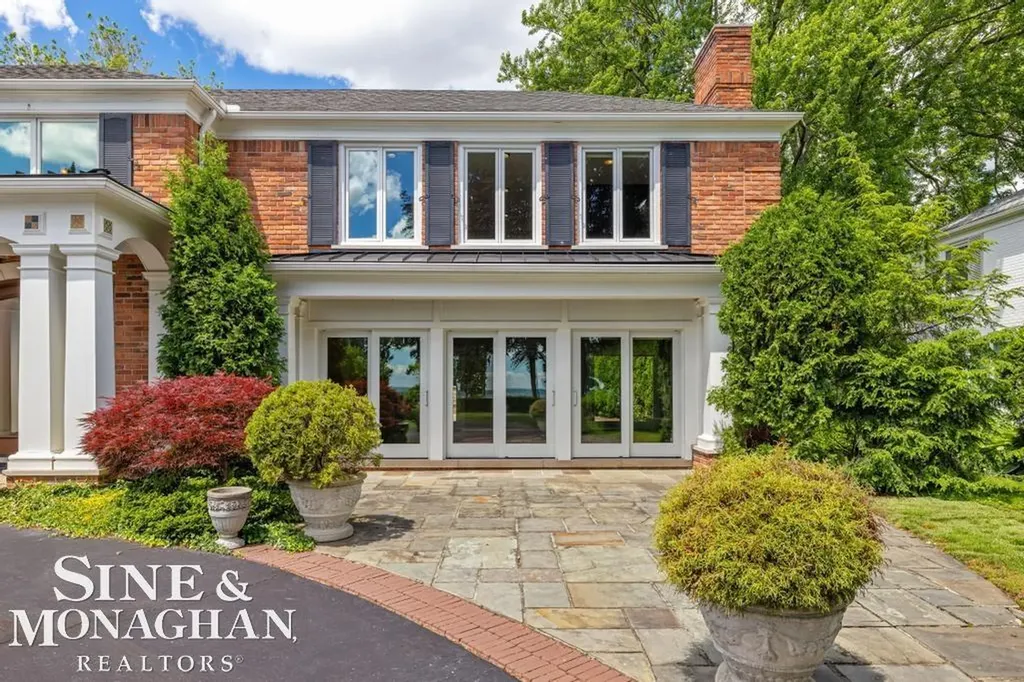 529 Lake Shore Road Village Of Grosse Pointe Shores City MI 48236