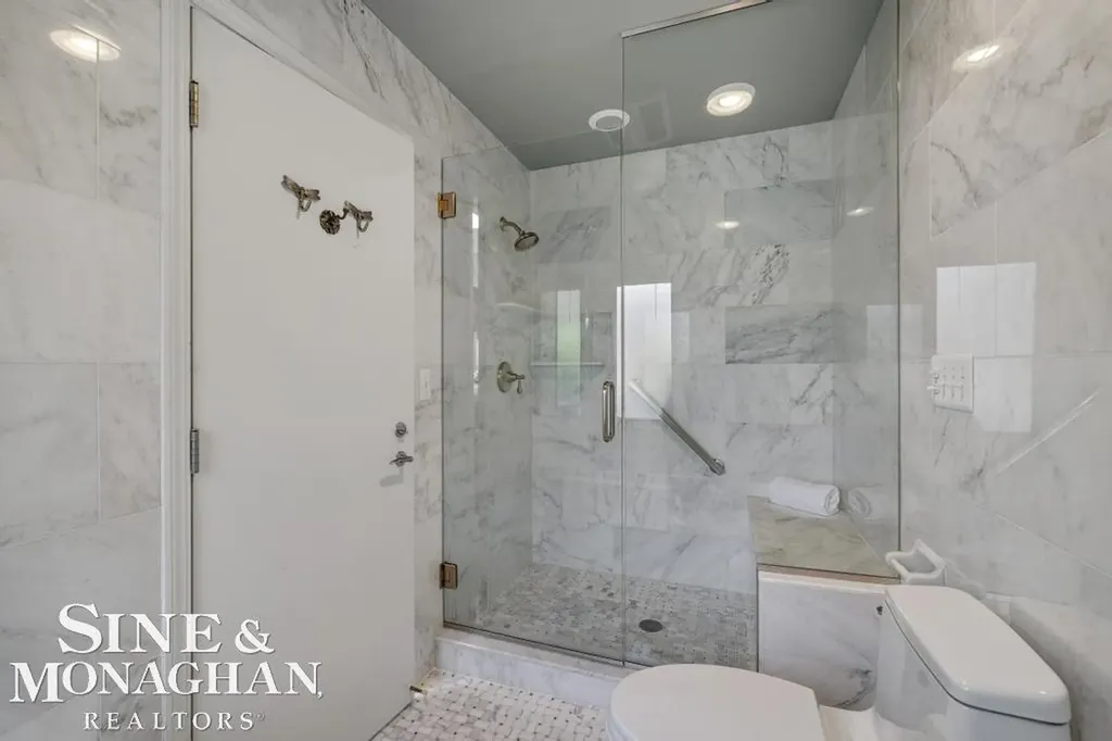529 Lake Shore Road Village Of Grosse Pointe Shores City MI 48236