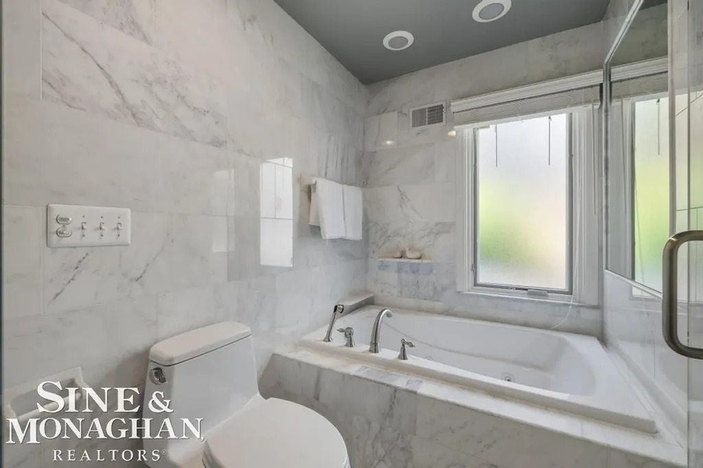 529 Lake Shore Road Village Of Grosse Pointe Shores City MI 48236