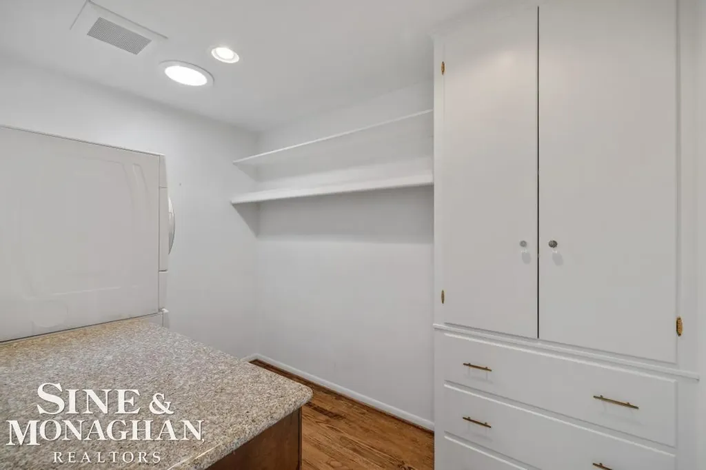 529 Lake Shore Road Village Of Grosse Pointe Shores City MI 48236