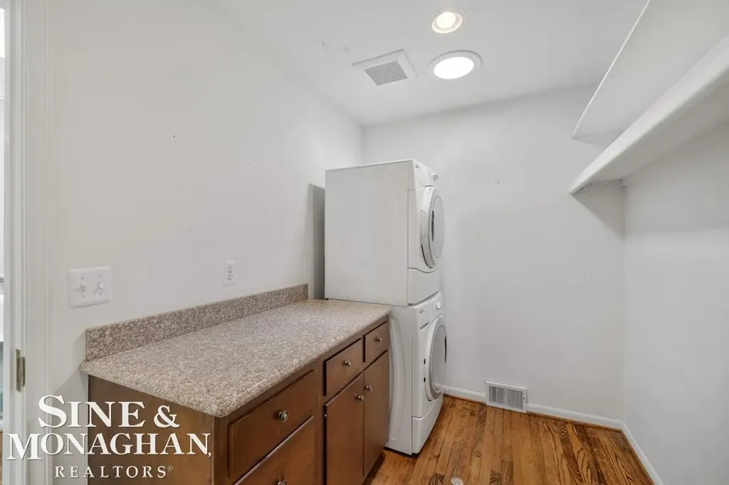 529 Lake Shore Road Village Of Grosse Pointe Shores City MI 48236