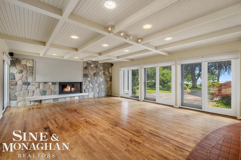 529 Lake Shore Road Village Of Grosse Pointe Shores City MI 48236
