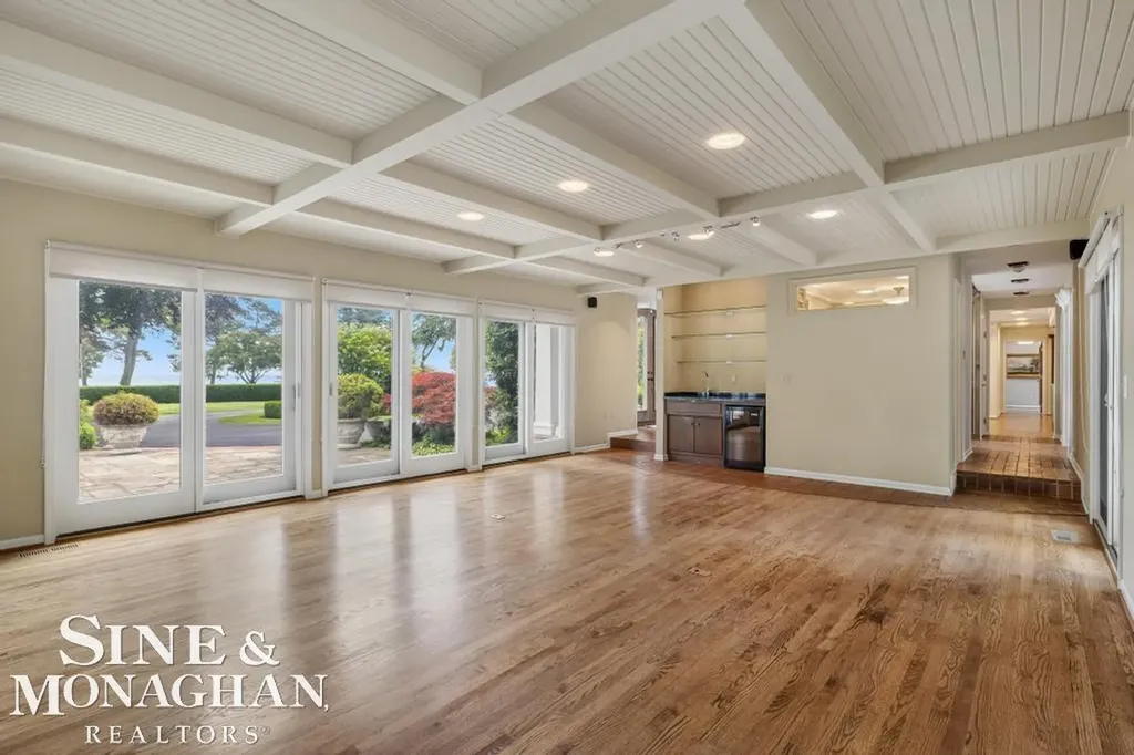 529 Lake Shore Road Village Of Grosse Pointe Shores City MI 48236