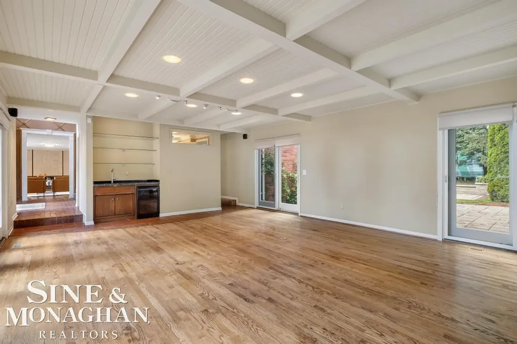 529 Lake Shore Road Village Of Grosse Pointe Shores City MI 48236