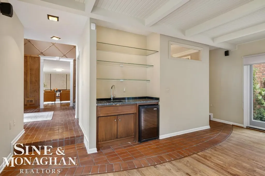 529 Lake Shore Road Village Of Grosse Pointe Shores City MI 48236