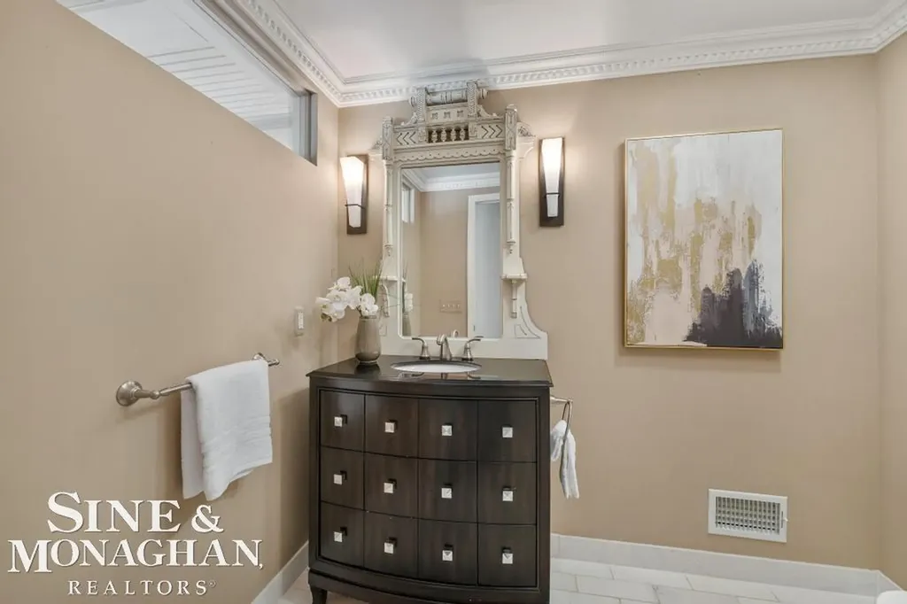 529 Lake Shore Road Village Of Grosse Pointe Shores City MI 48236