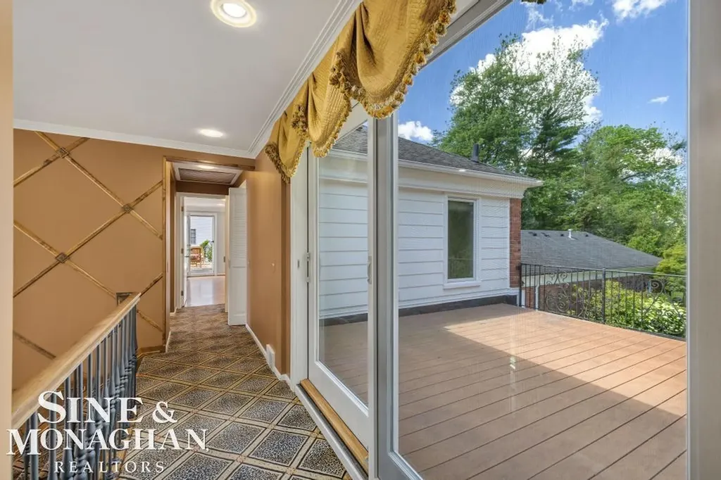 529 Lake Shore Road Village Of Grosse Pointe Shores City MI 48236