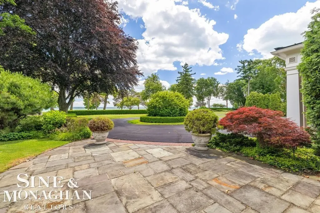 529 Lake Shore Road Village Of Grosse Pointe Shores City MI 48236