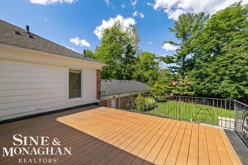 529 Lake Shore Road Village Of Grosse Pointe Shores City MI 48236