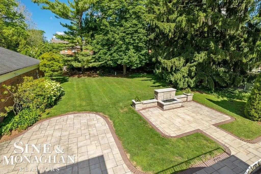 529 Lake Shore Road Village Of Grosse Pointe Shores City MI 48236