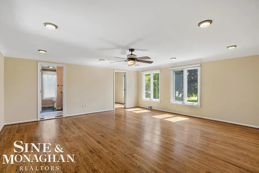 529 Lake Shore Road Village Of Grosse Pointe Shores City MI 48236