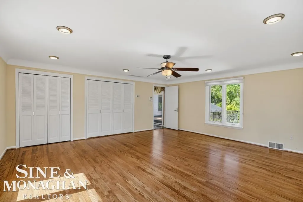 529 Lake Shore Road Village Of Grosse Pointe Shores City MI 48236