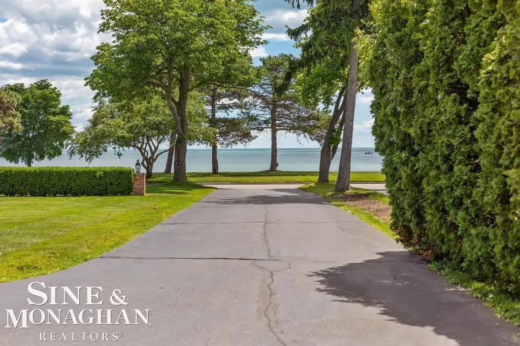 529 Lake Shore Road Village Of Grosse Pointe Shores City MI 48236