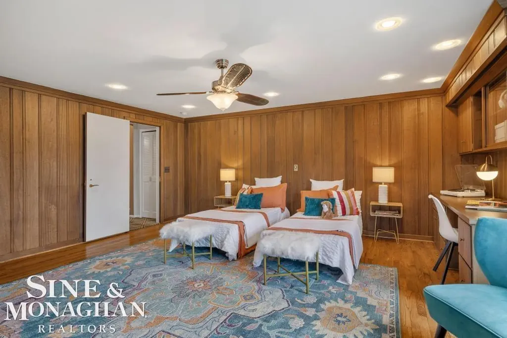 529 Lake Shore Road Village Of Grosse Pointe Shores City MI 48236