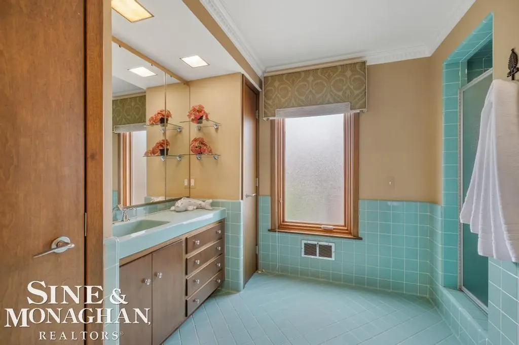 529 Lake Shore Road Village Of Grosse Pointe Shores City MI 48236