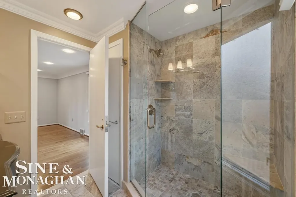 529 Lake Shore Road Village Of Grosse Pointe Shores City MI 48236