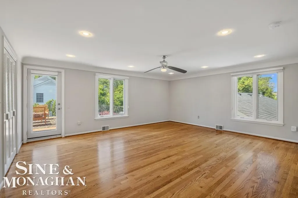 529 Lake Shore Road Village Of Grosse Pointe Shores City MI 48236