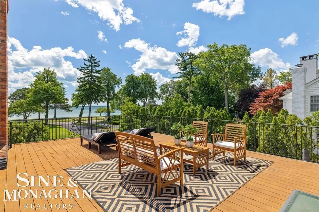 529 Lake Shore Road Village Of Grosse Pointe Shores City MI 48236