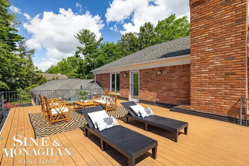 529 Lake Shore Road Village Of Grosse Pointe Shores City MI 48236