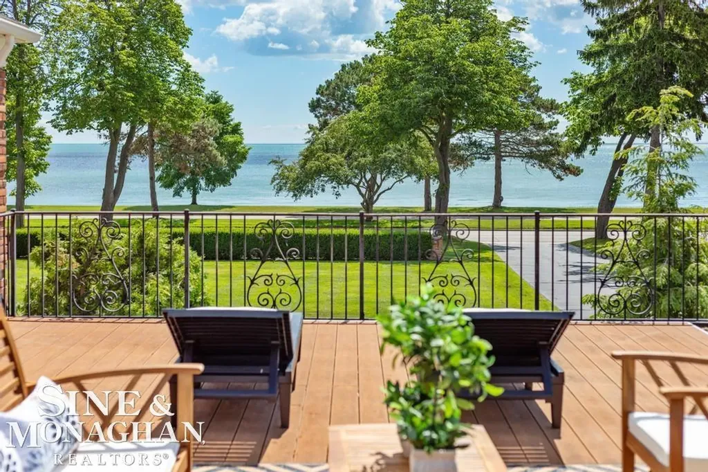529 Lake Shore Road Village Of Grosse Pointe Shores City MI 48236