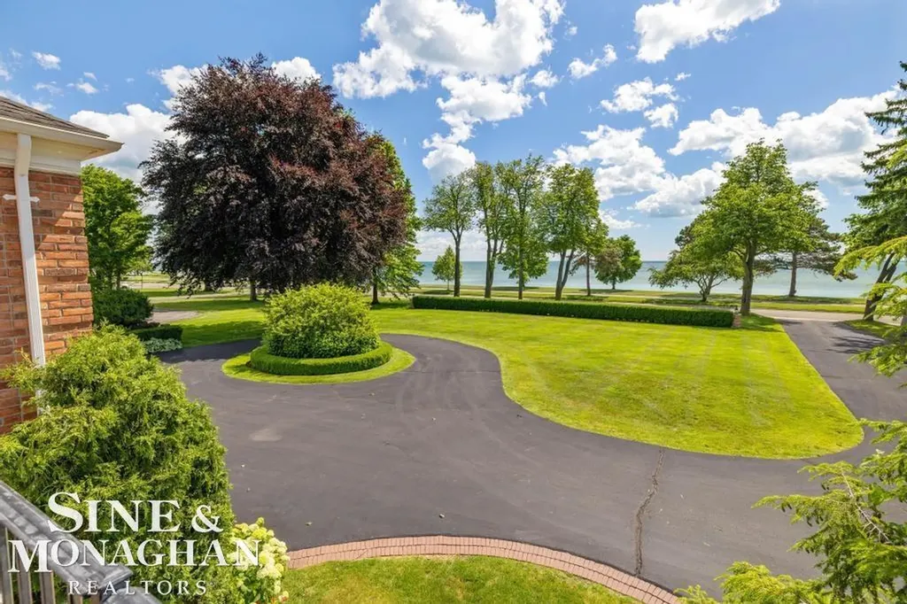 529 Lake Shore Road Village Of Grosse Pointe Shores City MI 48236