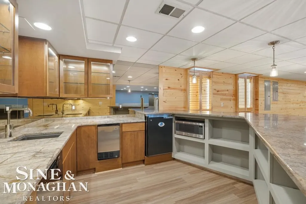 529 Lake Shore Road Village Of Grosse Pointe Shores City MI 48236