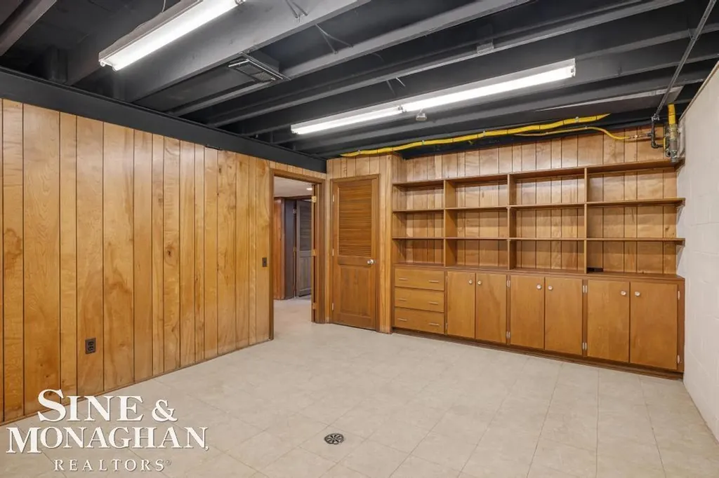 529 Lake Shore Road Village Of Grosse Pointe Shores City MI 48236
