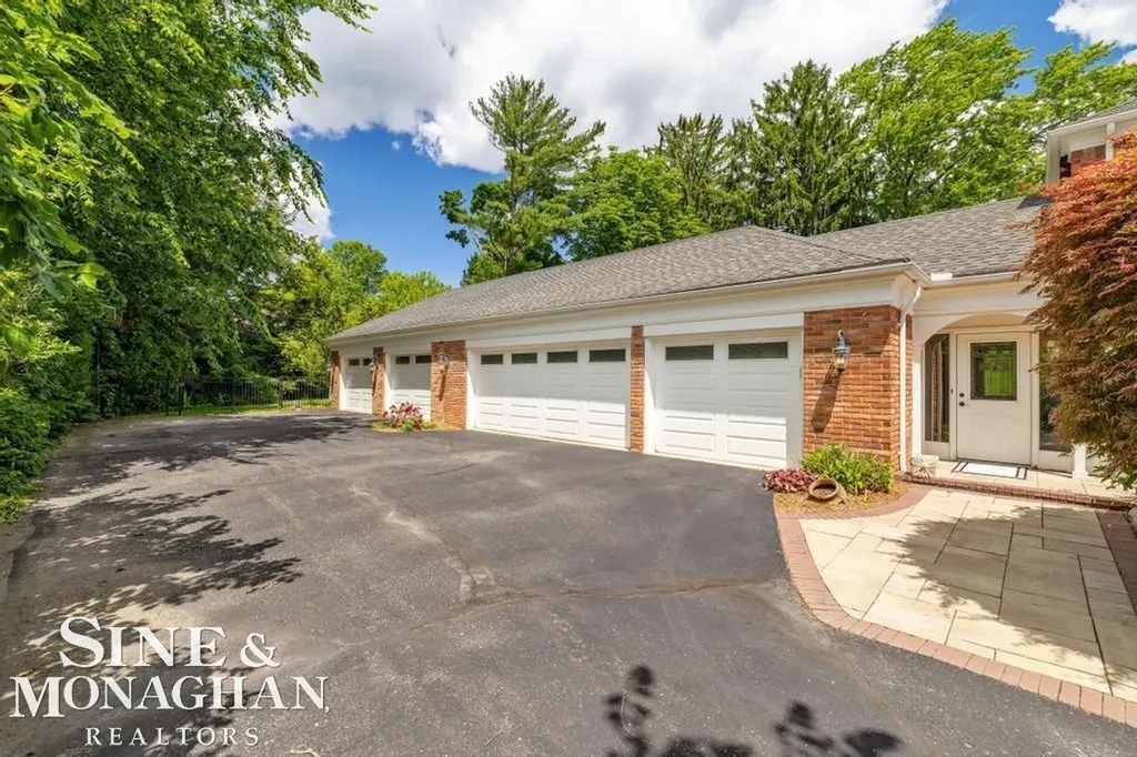 529 Lake Shore Road Village Of Grosse Pointe Shores City MI 48236