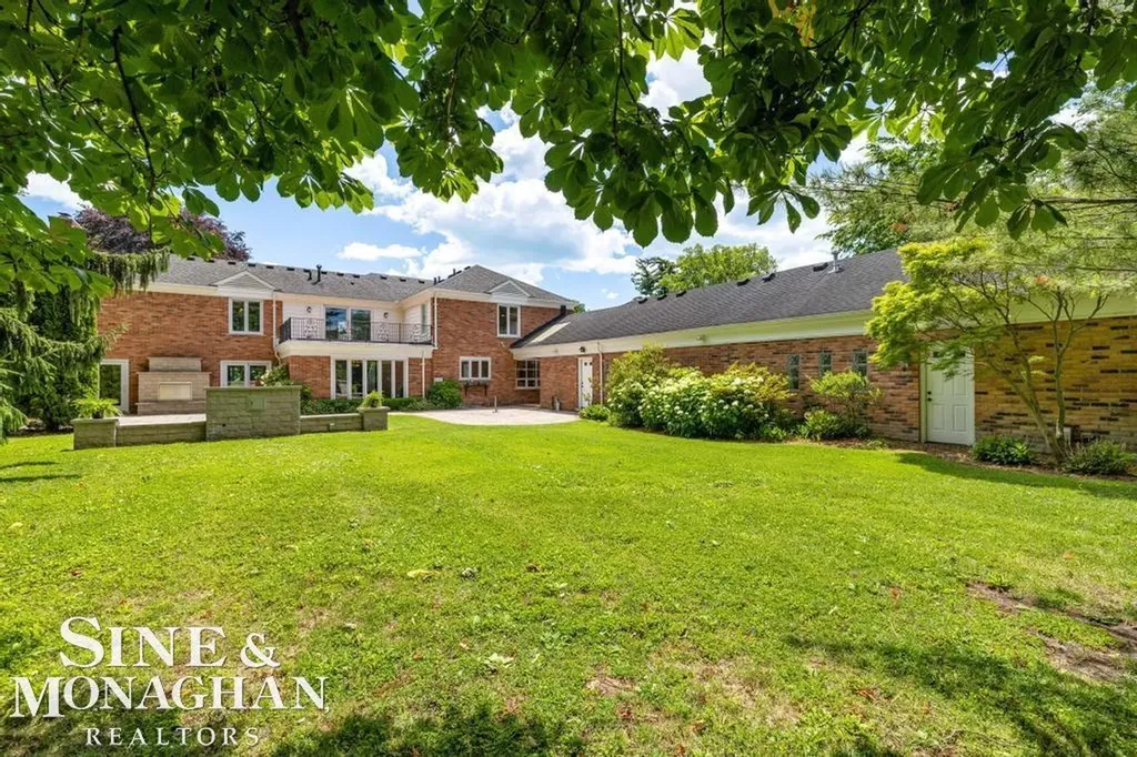 529 Lake Shore Road Village Of Grosse Pointe Shores City MI 48236