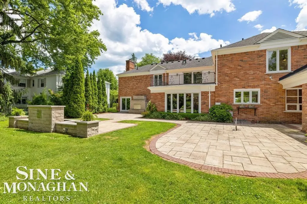 529 Lake Shore Road Village Of Grosse Pointe Shores City MI 48236