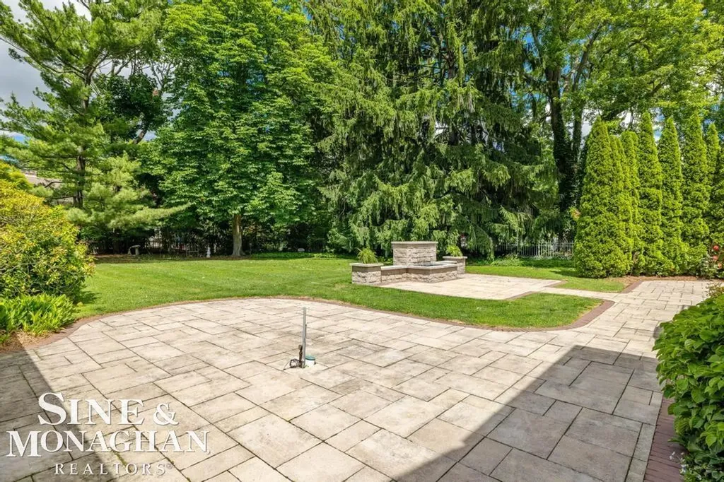529 Lake Shore Road Village Of Grosse Pointe Shores City MI 48236