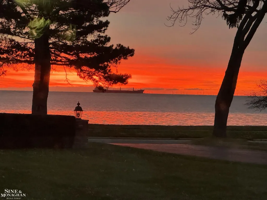 529 Lake Shore Road Village Of Grosse Pointe Shores City MI 48236