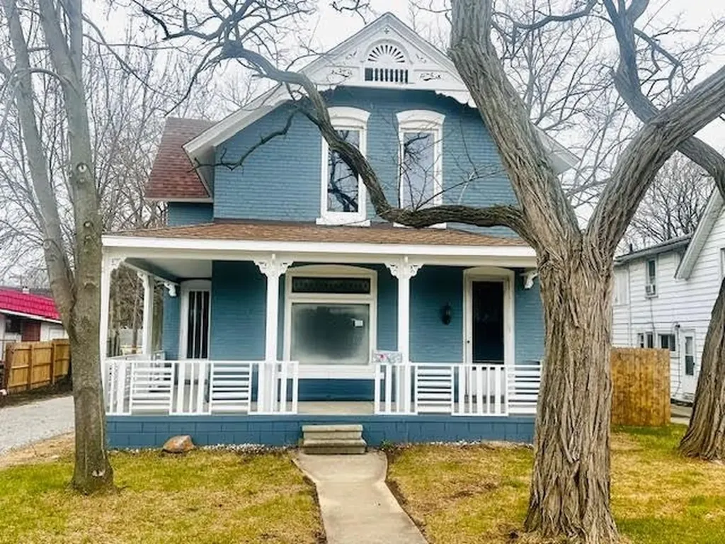 273 Southbound Gratiot Avenue Mt. Clemens City MI 48043