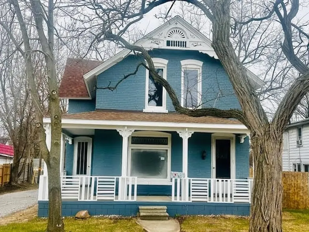273 Southbound Gratiot Avenue Mt. Clemens City MI 48043