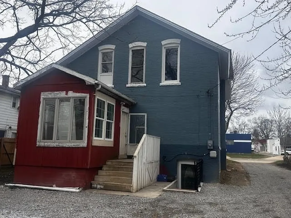 273 Southbound Gratiot Avenue Mt. Clemens City MI 48043