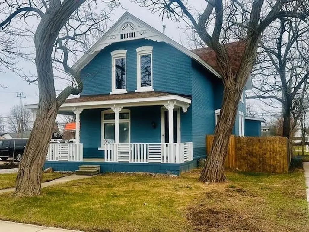 273 Southbound Gratiot Avenue Mt. Clemens City MI 48043