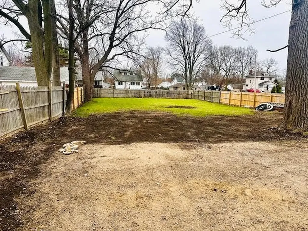 273 Southbound Gratiot Avenue Mt. Clemens City MI 48043